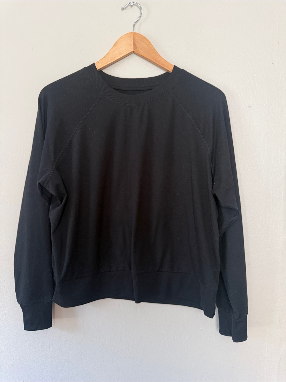 Quince women’s Black Crewneck sweatshirt - Classic Minimal Logo small